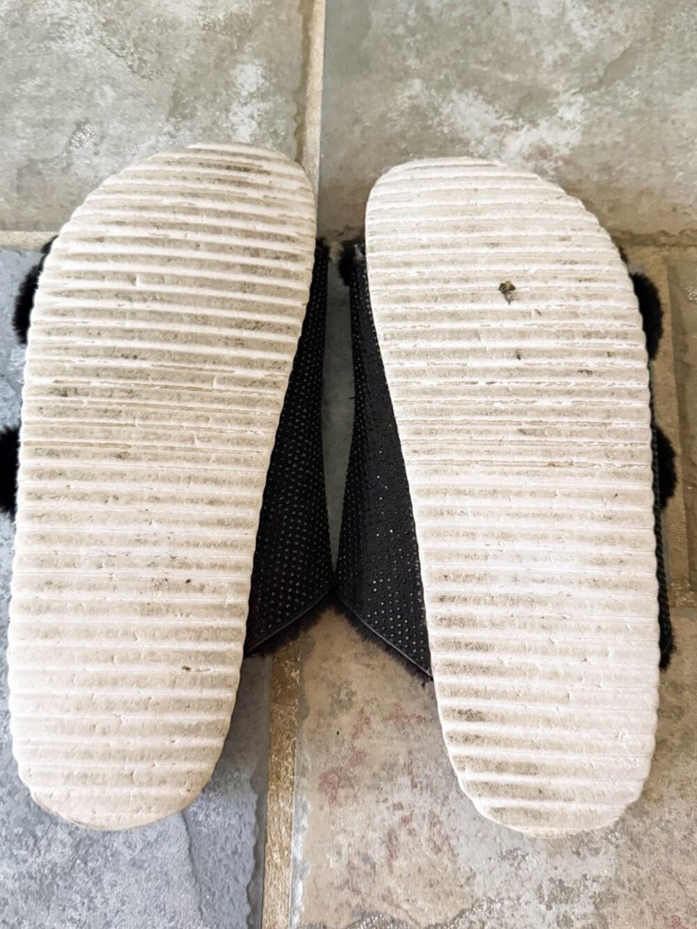 DV Dolce Vita Fuzzy Slide Sandals Womens 8 Black Sherpa Buckle Comfort - Picture 5 of 5